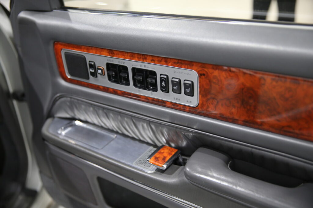 2006 Toyota Century V12