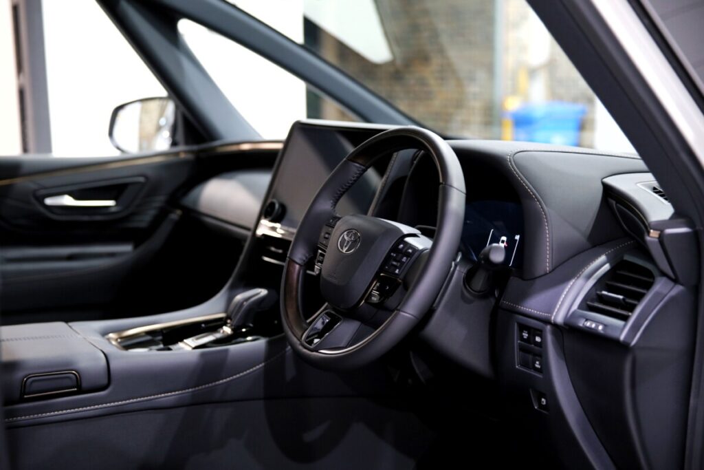 2023 Toyota Alphard 2.5L Hybrid