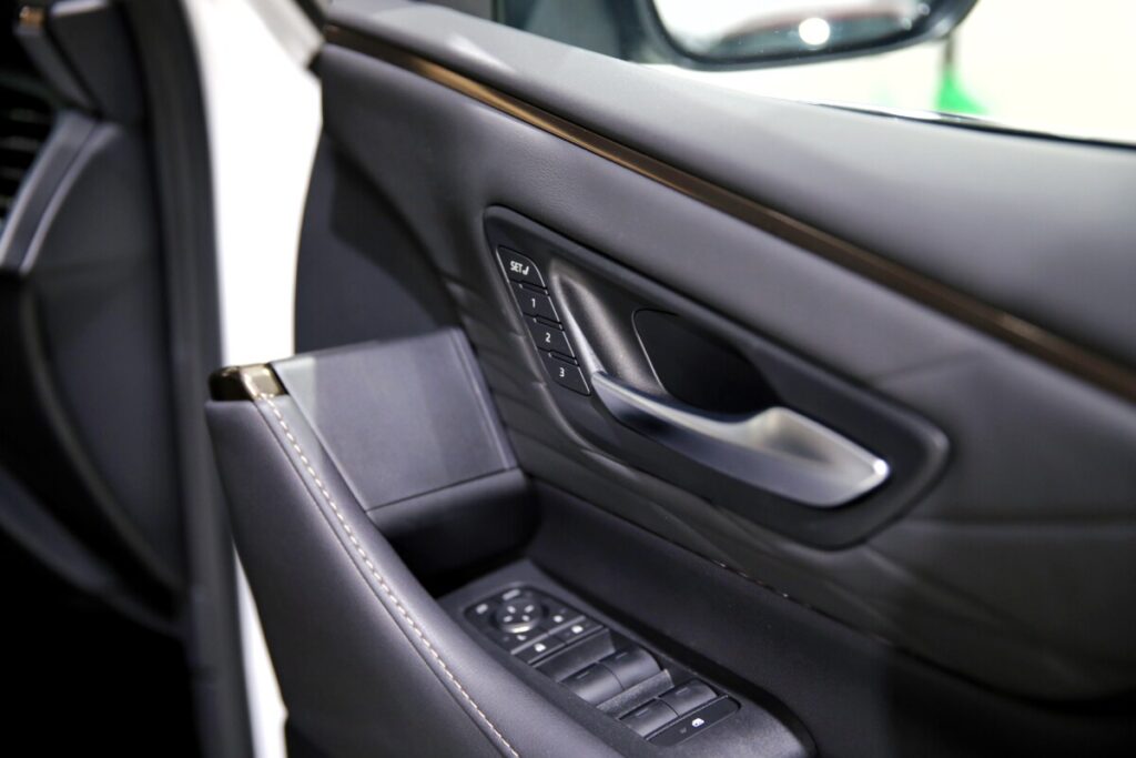 2023 Toyota Alphard 2.5L Hybrid