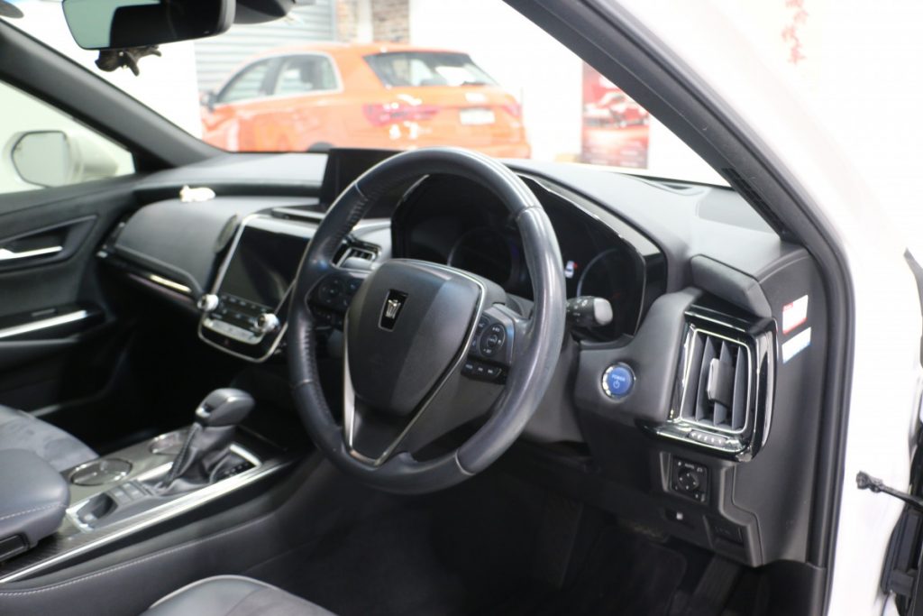 2018 Toyota Crown RS Advance Hybrid