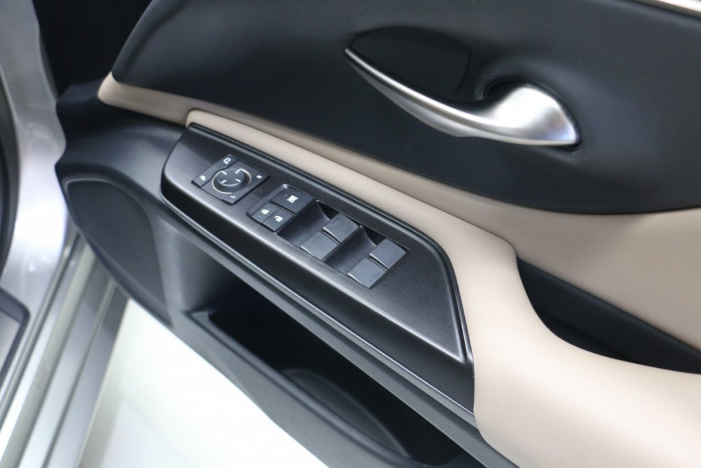 2019 Lexus ES300h Luxury